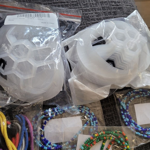 Masks Lot - Picture 4 of 5